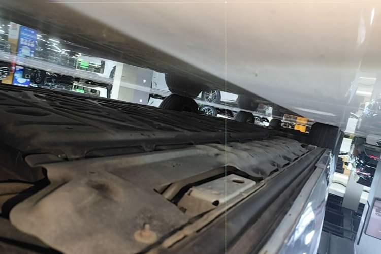 Used Denza D9 2022 DM-i 1040 Prestige Model Left Side Sill