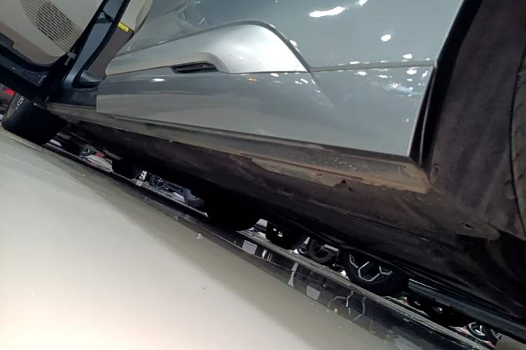 Used Denza D9 2022 DM-i 970 Four-Wheel Drive Flagship Model Left Side Sill