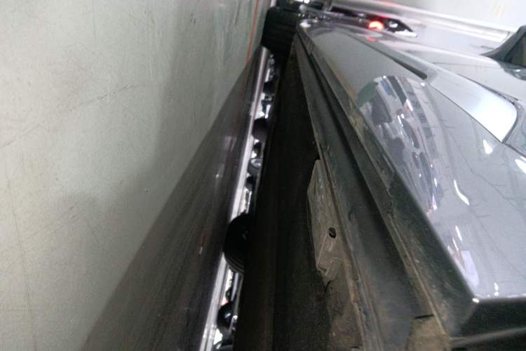 Used Denza D9 2022 DM-i 970 Four-Wheel Drive Flagship Model Left Side Sill