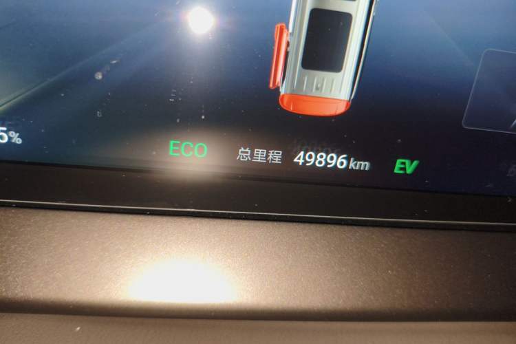 Used Denza D9 2022 DM-i 1040 Prestige Model Odometer Close Up