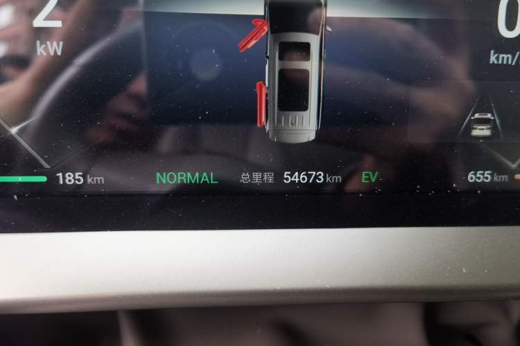 Used Denza D9 2022 DM-i 1040 Prestige Model Odometer Close Up