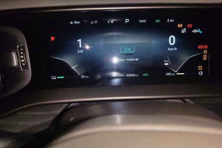 Used Denza D9 2022 DM-i 970 Four-Wheel Drive Prestige Model Odometer Close Up