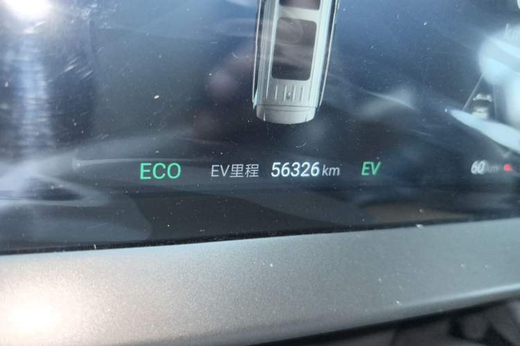 Used Denza D9 2022 DM-i 970 Four-Wheel Drive Prestige Model Odometer Close Up