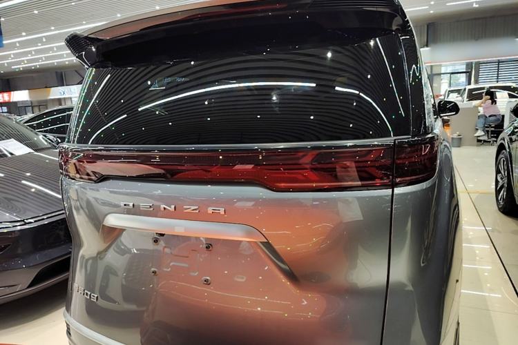 Used Denza D9 2022 DM-i 970 Four-Wheel Drive Flagship Model Rear