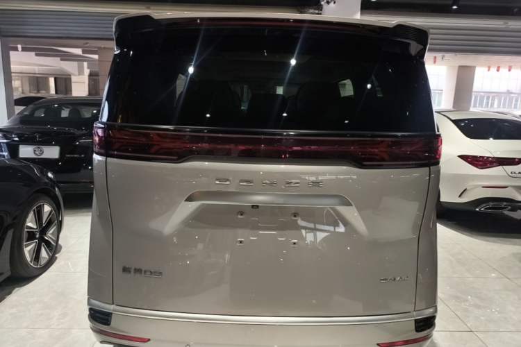 Used Denza D9 2022 DM-i 970 Four-Wheel Drive Flagship Model Rear