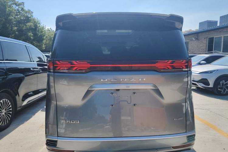 Used Denza D9 2022 EV 600 Four-Wheel Drive Flagship Model Rear