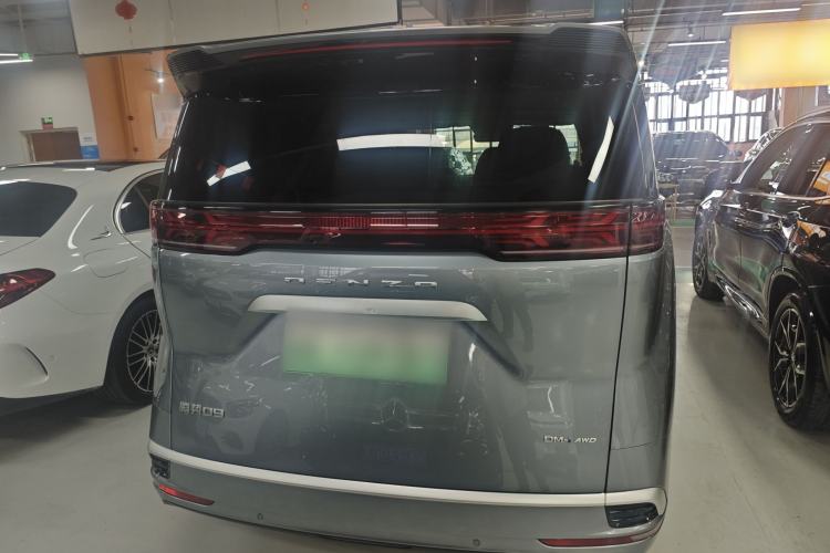 Used Denza D9 2022 DM-i 970 Four-Wheel Drive Flagship Model Rear