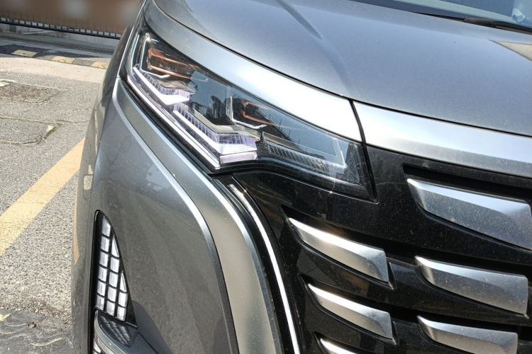 Used Denza D9 2022 DM-i 1040 Prestige Model Right Front Headlight