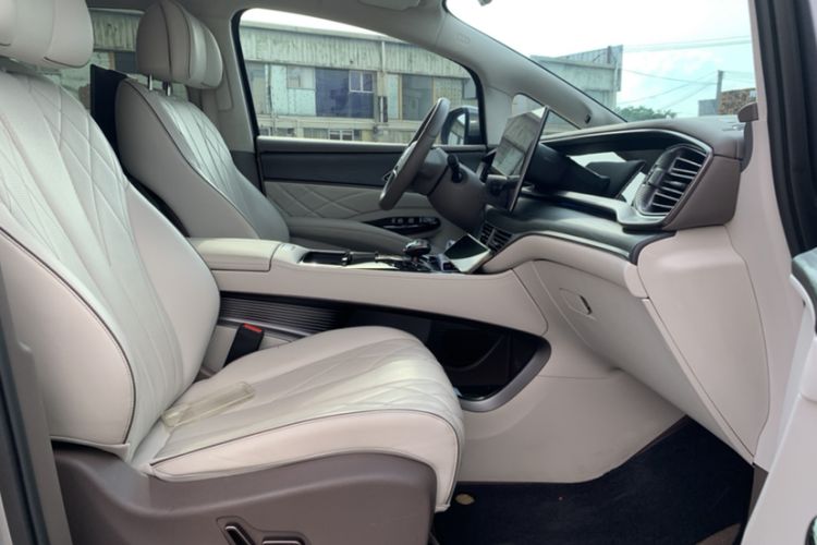 Used Denza D9 2022 DM-i 970 Four-Wheel Drive Flagship Model Right Front Seat
