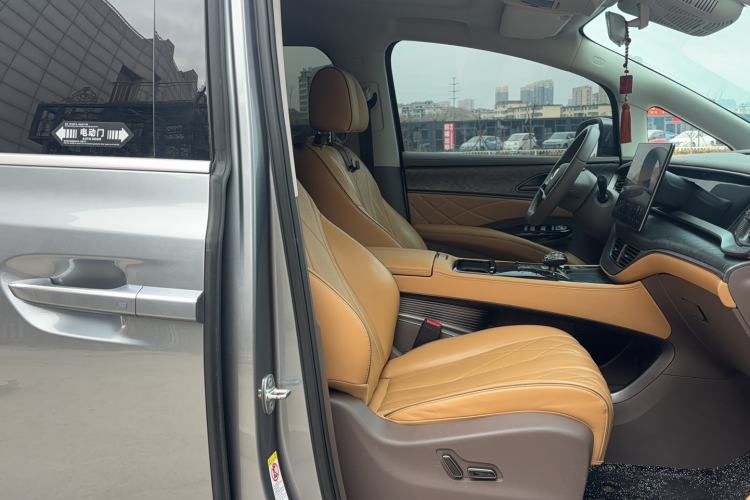 Used Denza D9 2022 DM-i 1040 Prestige Model Right Front Seat