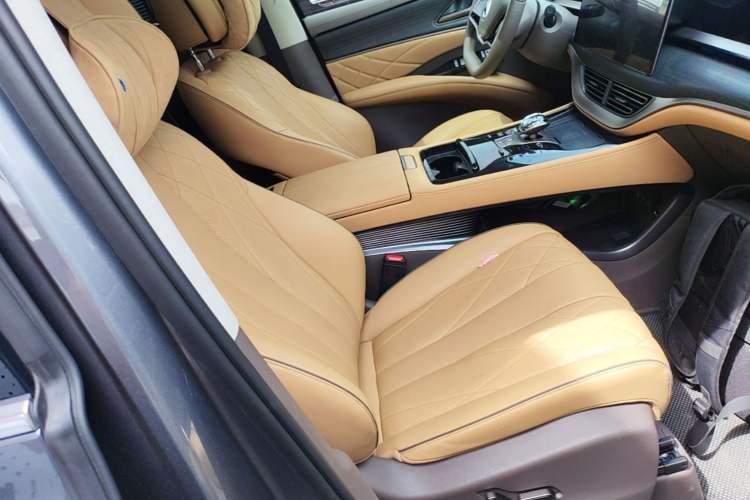 Used Denza D9 2022 DM-i 970 Four-Wheel Drive Flagship Model Right Front Seat
