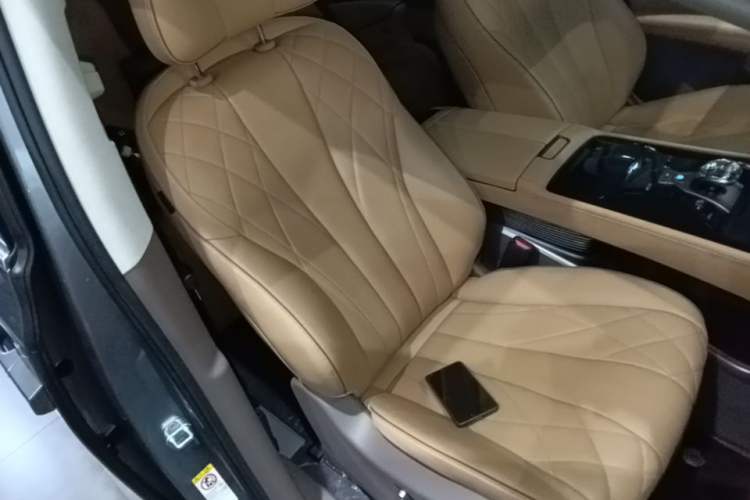 Used Denza D9 2022 DM-i 970 Four-Wheel Drive Flagship Model Right Front Seat