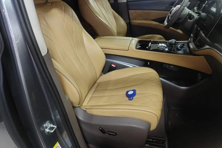 Used Denza D9 2022 DM-i 970 Four-Wheel Drive Prestige Model Right Front Seat