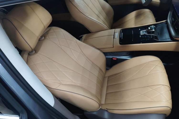 Used Denza D9 2022 DM-i 970 Four-Wheel Drive Prestige Model Right Front Seat