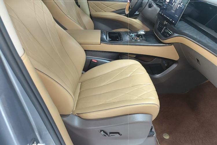 Used Denza D9 2022 DM-i 1040 Prestige Model Right Front Seat