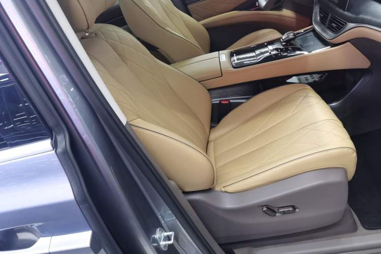 Used Denza D9 2022 DM-i 1040 Prestige Model Right Front Seat