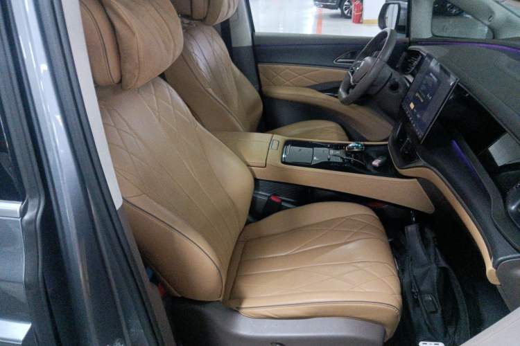 Used Denza D9 2022 DM-i 970 Four-Wheel Drive Flagship Model Right Front Seat