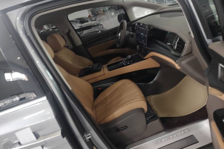Used Denza D9 2022 DM-i 1040 Prestige Model Right Front Seat