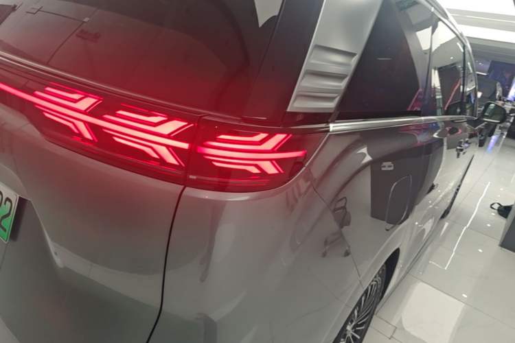 Used Denza D9 2022 DM-i 1040 Prestige Model Right Rear Taillight