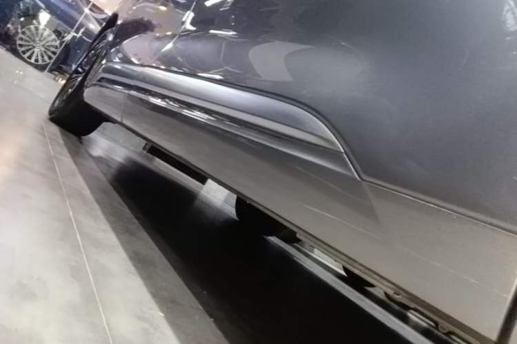 Used Denza D9 2022 DM-i 970 Four-Wheel Drive Flagship Model Right Side Sill