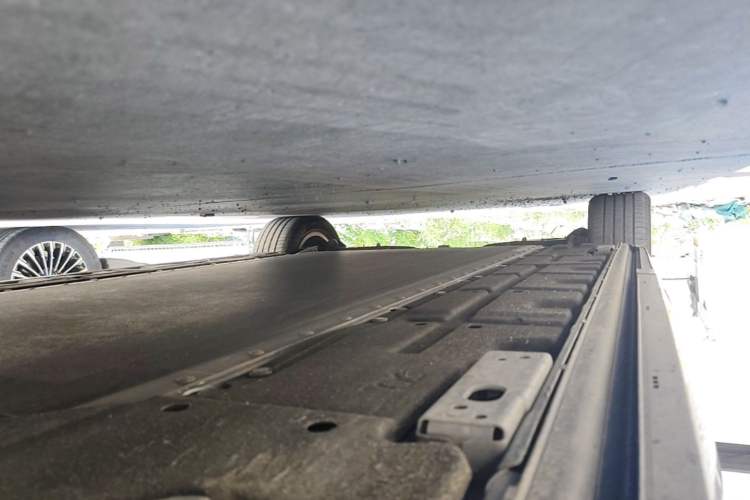 Used Denza D9 2022 EV 600 Four-Wheel Drive Flagship Model Right Side Sill