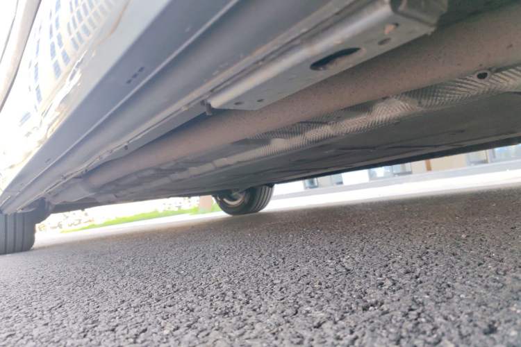 Used Denza D9 2022 DM-i 970 Four-Wheel Drive Flagship Model Right Side Sill