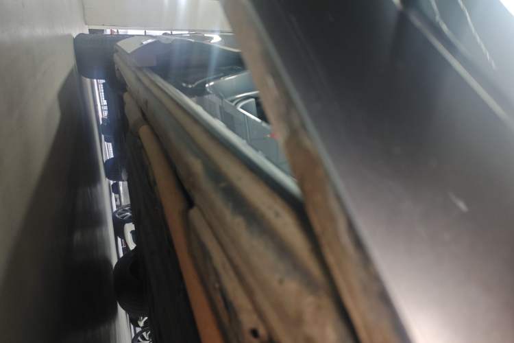 Used Denza D9 2022 DM-i 970 Four-Wheel Drive Flagship Model Right Side Sill
