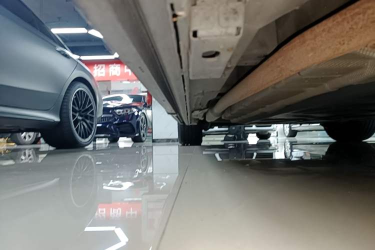 Used Denza D9 2022 DM-i 970 Four-Wheel Drive Flagship Model Right Side Sill