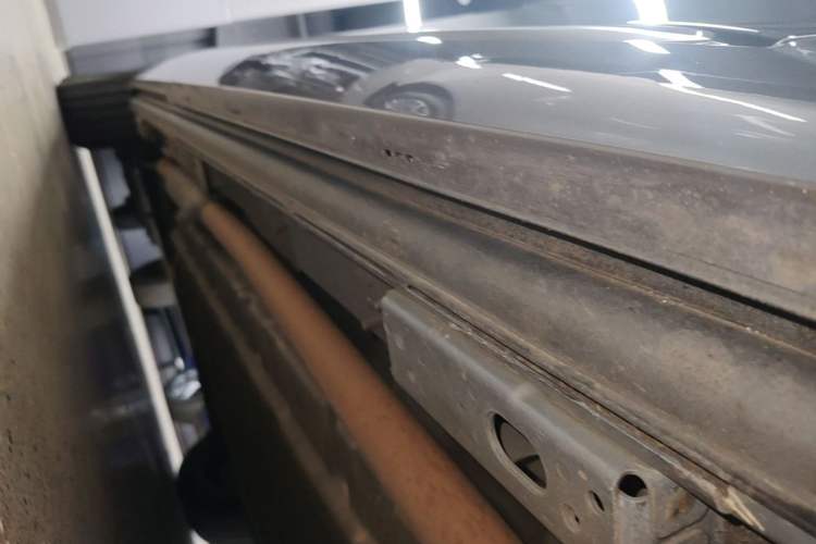 Used Denza D9 2022 DM-i 970 Four-Wheel Drive Prestige Model Right Side Sill