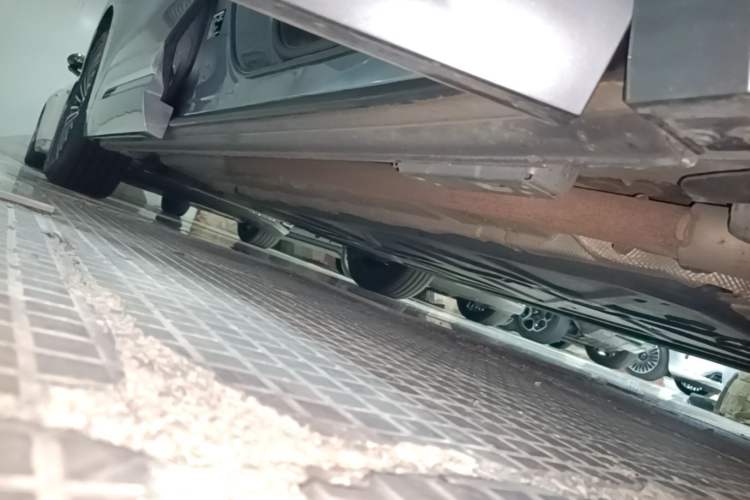 Used Denza D9 2022 DM-i 970 Four-Wheel Drive Flagship Model Right Side Sill