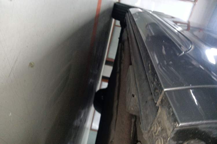 Used Denza D9 2022 DM-i 970 Four-Wheel Drive Flagship Model Right Side Sill