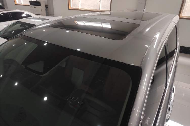 Used Denza D9 2022 DM-i 1040 Prestige Model Roof