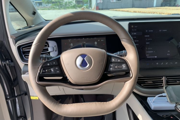 Used Denza D9 2022 DM-i 970 Four-Wheel Drive Flagship Model Steering Wheel