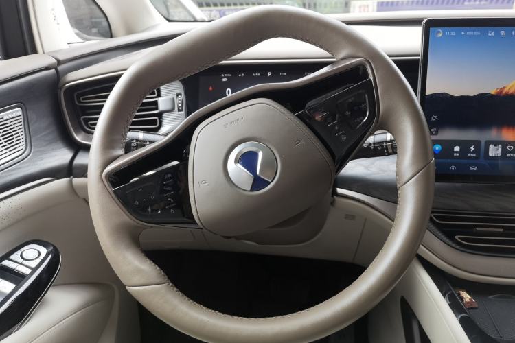 Used Denza D9 2022 DM-i 1040 Prestige Model Steering Wheel