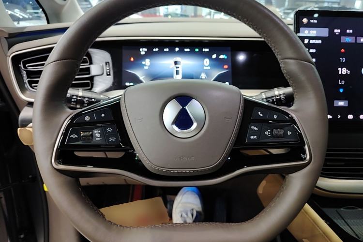 Used Denza D9 2022 DM-i 970 Four-Wheel Drive Flagship Model Steering Wheel