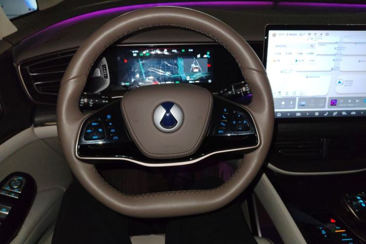Used Denza D9 2022 DM-i 970 Four-Wheel Drive Flagship Model Steering Wheel