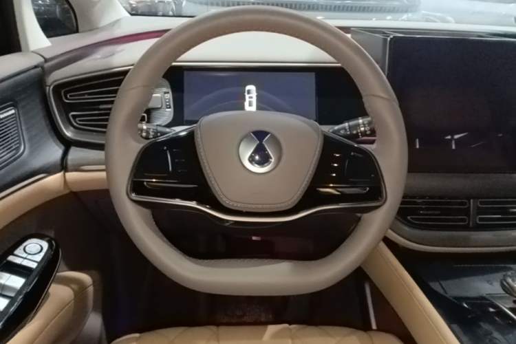 Used Denza D9 2022 DM-i 970 Four-Wheel Drive Flagship Model Steering Wheel