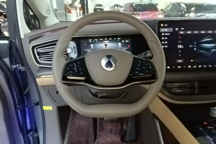 Used Denza D9 2022 DM-i 970 Four-Wheel Drive Flagship Model Steering Wheel