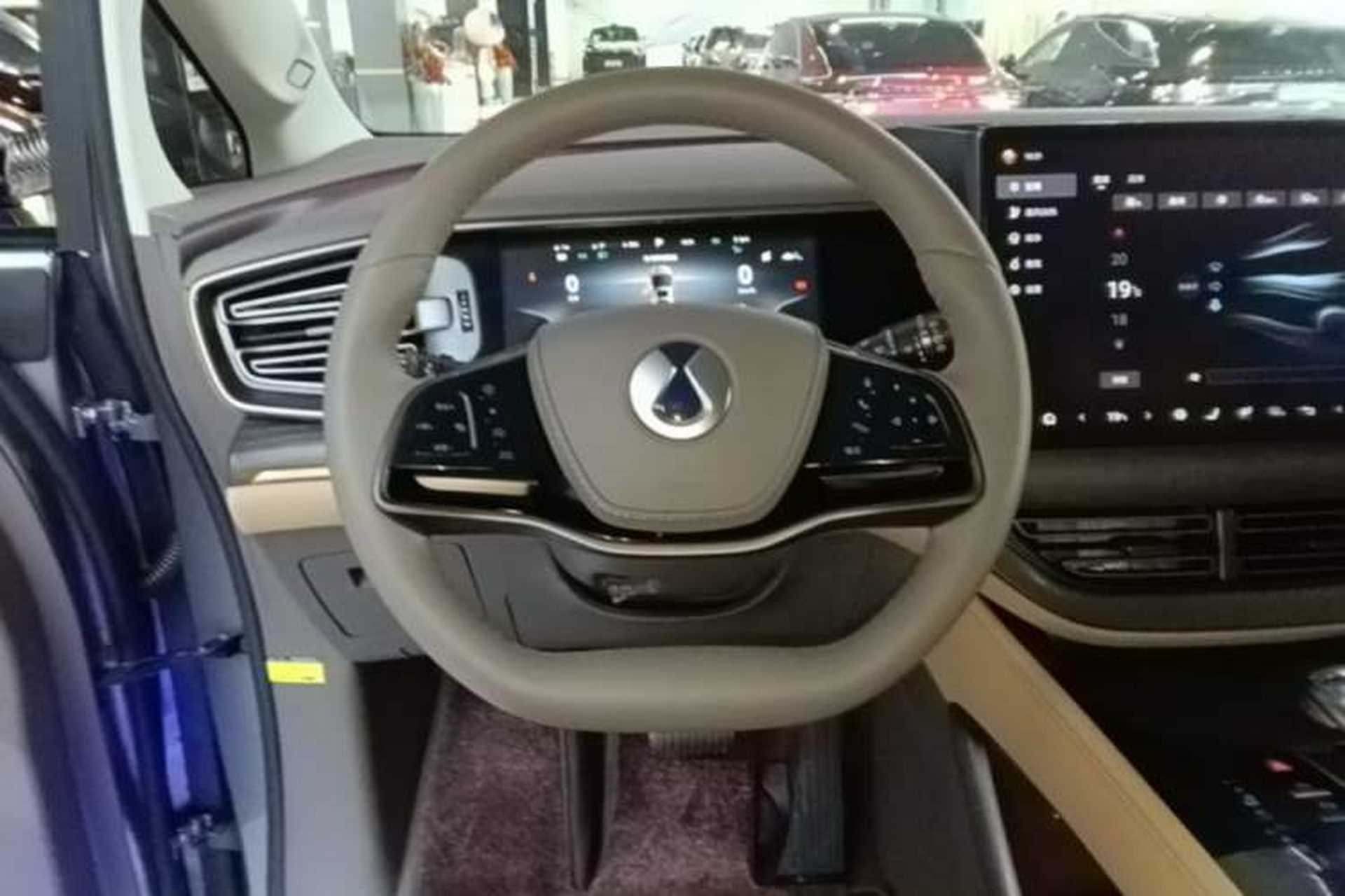 Used Denza D9 2022 DM-i 970 Four-Wheel Drive Flagship Model Steering Wheel