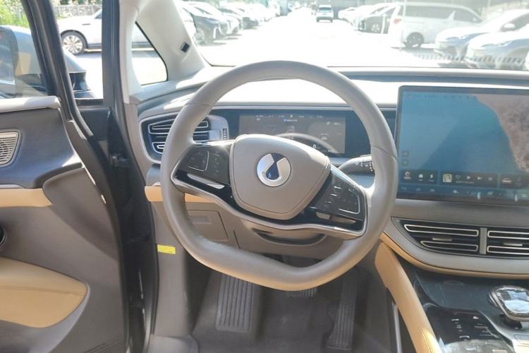 Used Denza D9 2022 EV 600 Four-Wheel Drive Flagship Model Steering Wheel