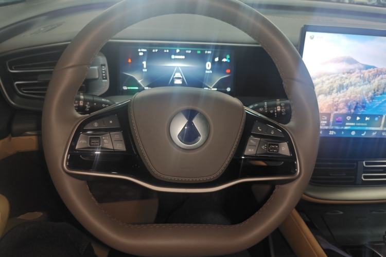 Used Denza D9 2022 DM-i 970 Four-Wheel Drive Flagship Model Steering Wheel
