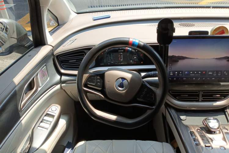 Used Denza D9 2022 DM-i 1040 Prestige Model Steering Wheel