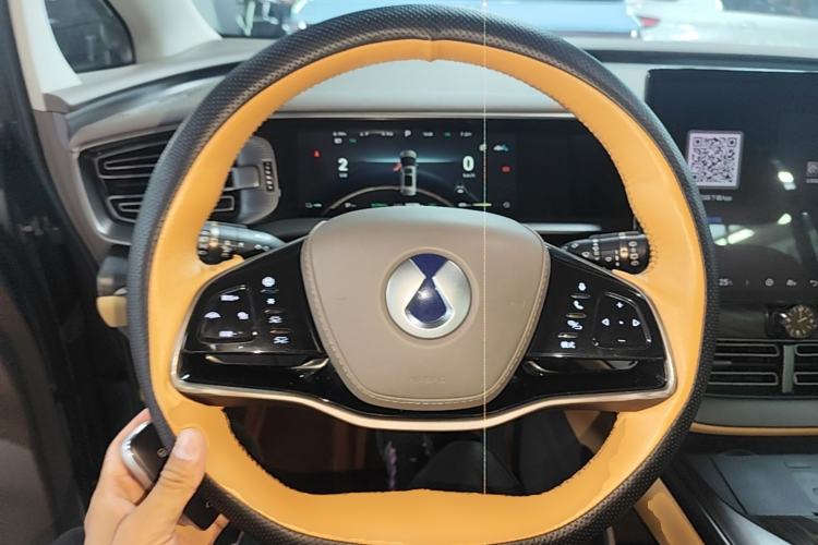 Used Denza D9 2022 DM-i 1040 Prestige Model Steering Wheel