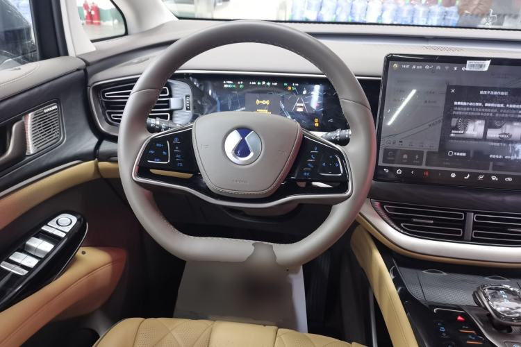 Used Denza D9 2022 DM-i 1040 Prestige Model Steering Wheel