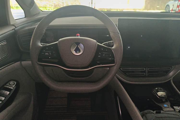 Used Denza D9 2022 DM-i 970 Four-Wheel Drive Flagship Model Steering Wheel