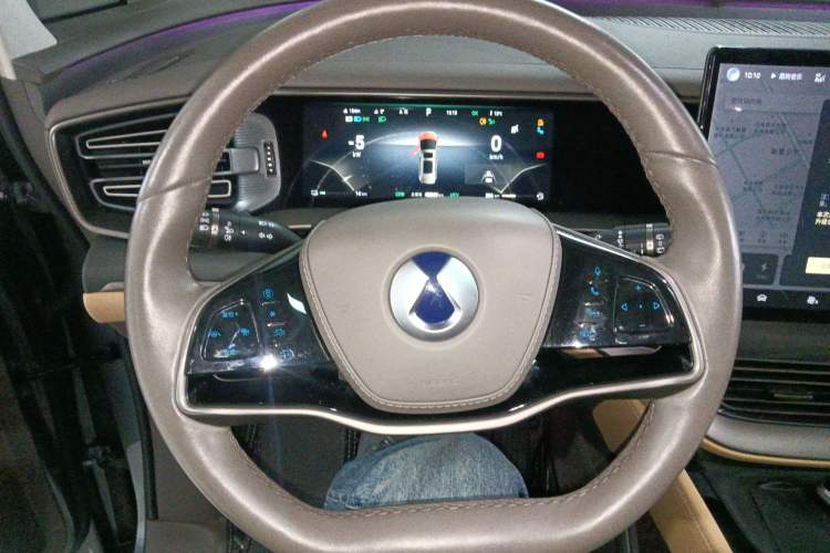 Used Denza D9 2022 DM-i 970 Four-Wheel Drive Flagship Model Steering Wheel