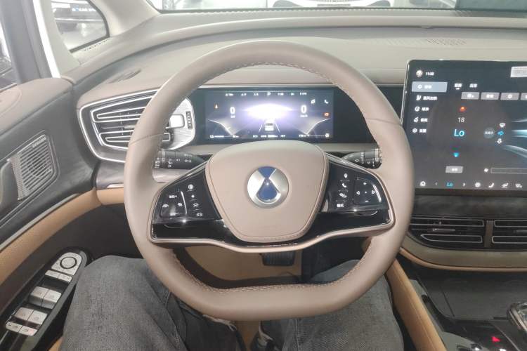 Used Denza D9 2022 DM-i 1040 Prestige Model Steering Wheel