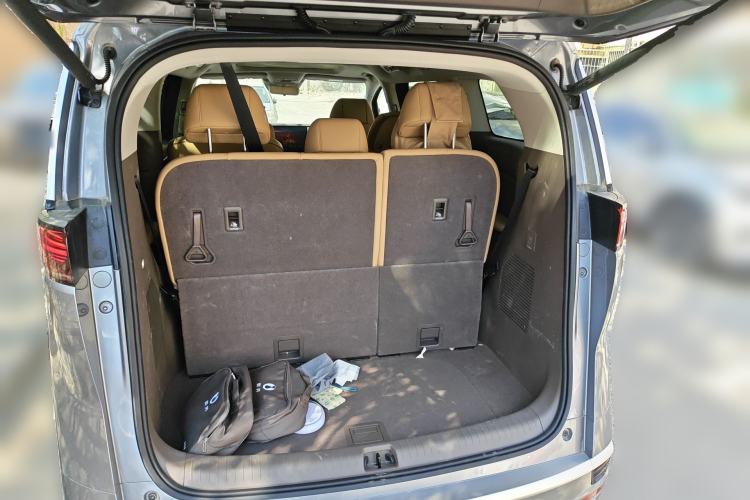 Used Denza D9 2022 DM-i 1040 Prestige Model Trunk