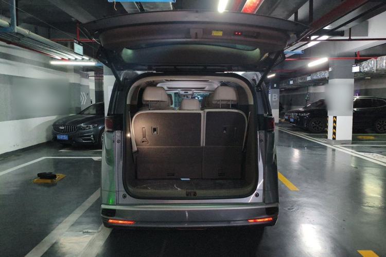 Used Denza D9 2022 DM-i 1040 Prestige Model Trunk