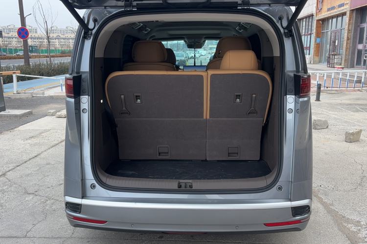 Used Denza D9 2022 DM-i 1040 Prestige Model Trunk